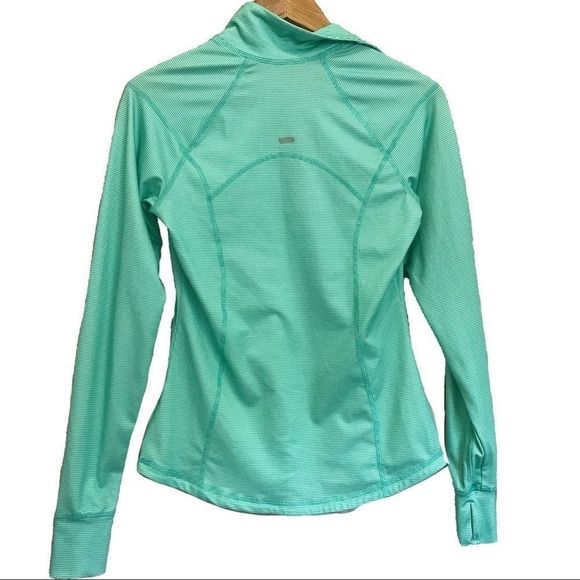 Old Navy Performance 1/4 Zip Pullover - Picture 3 of 6